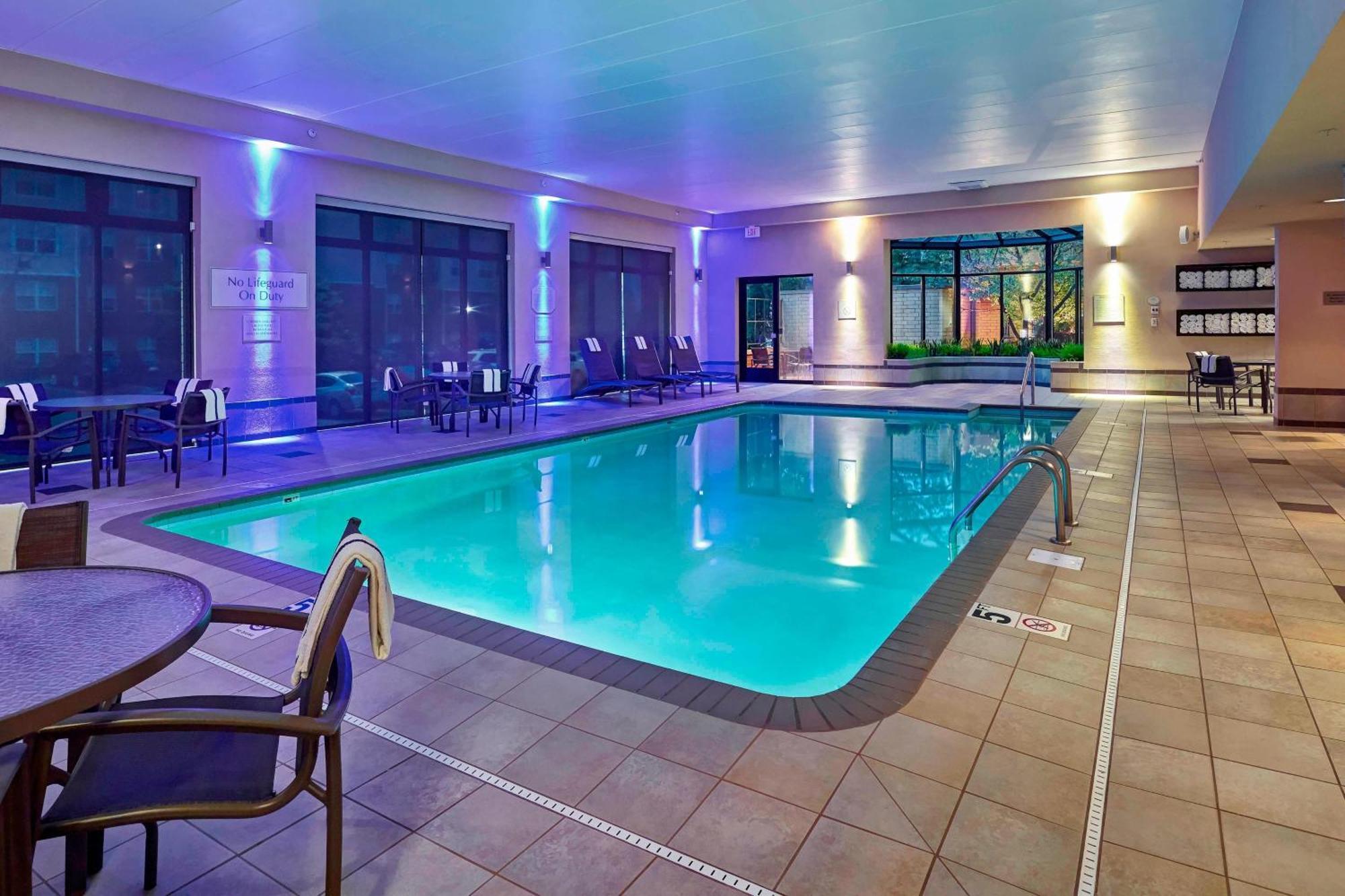 Courtyard By Marriott Bloomington Mall Of America Exterior photo