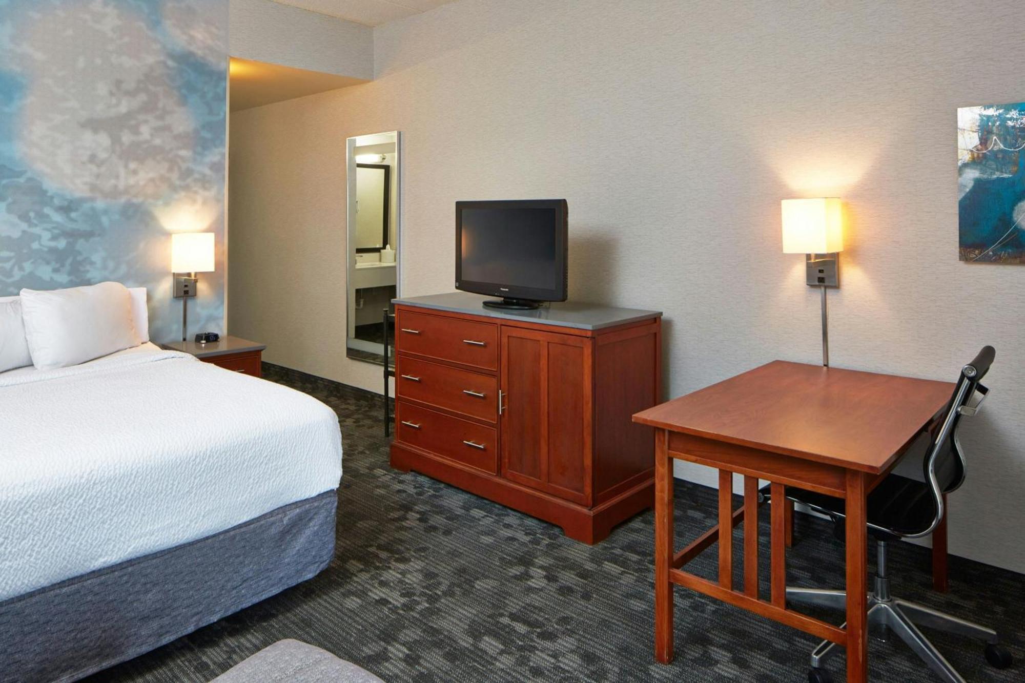 Courtyard By Marriott Bloomington Mall Of America Exterior photo