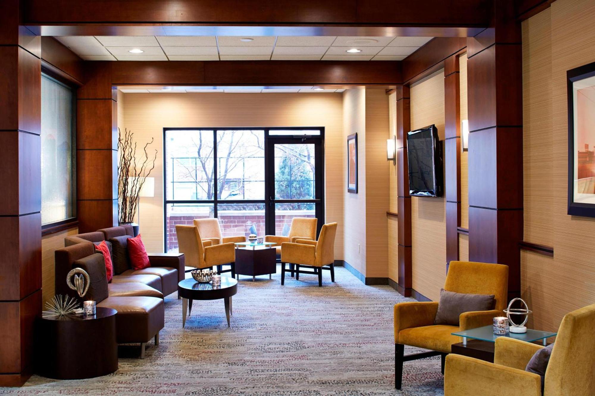 Courtyard By Marriott Bloomington Mall Of America Exterior photo