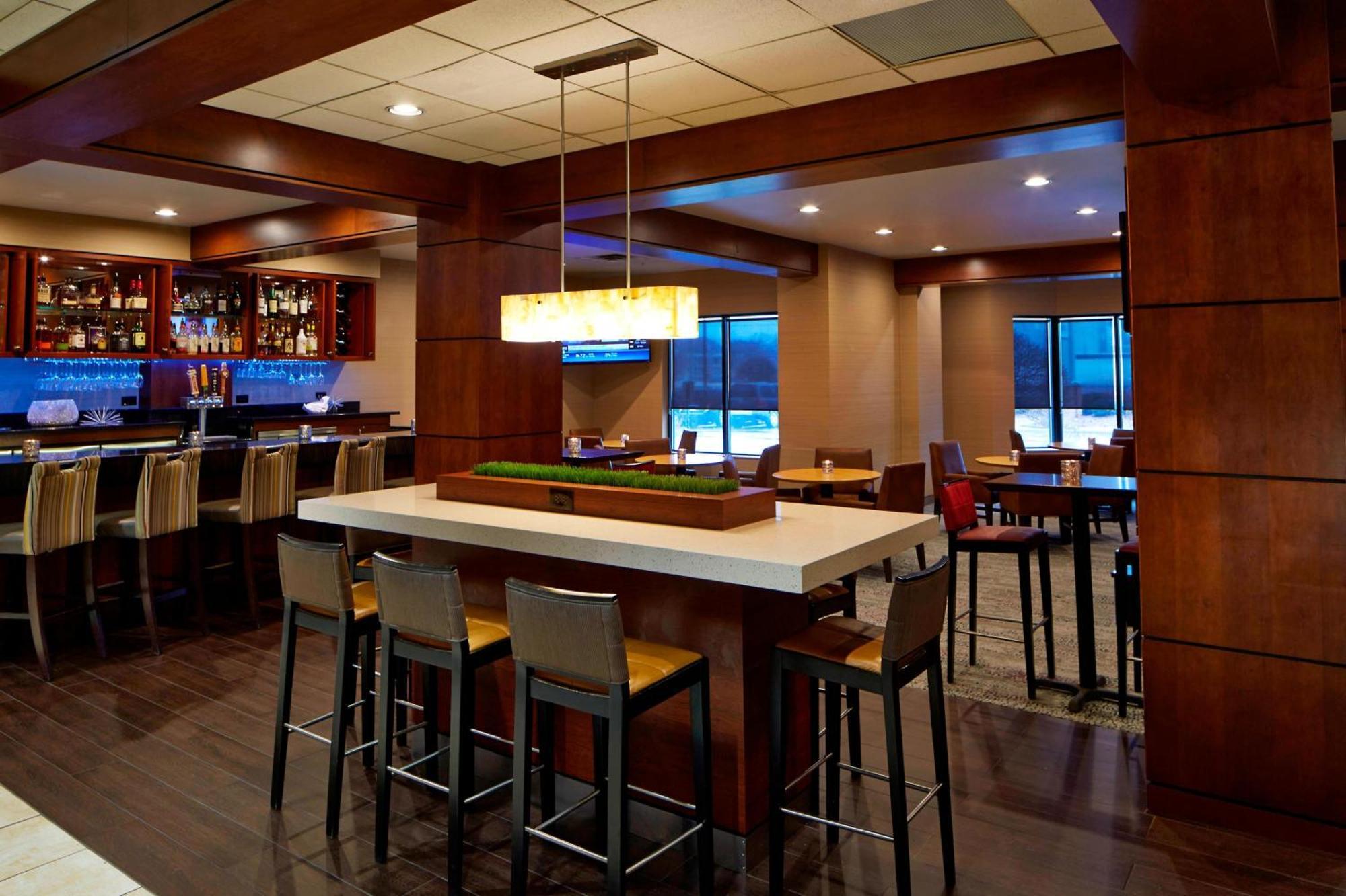 Courtyard By Marriott Bloomington Mall Of America Exterior photo